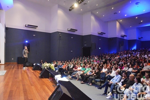 “O professor é a figura mais importante na construção de uma sociedade”