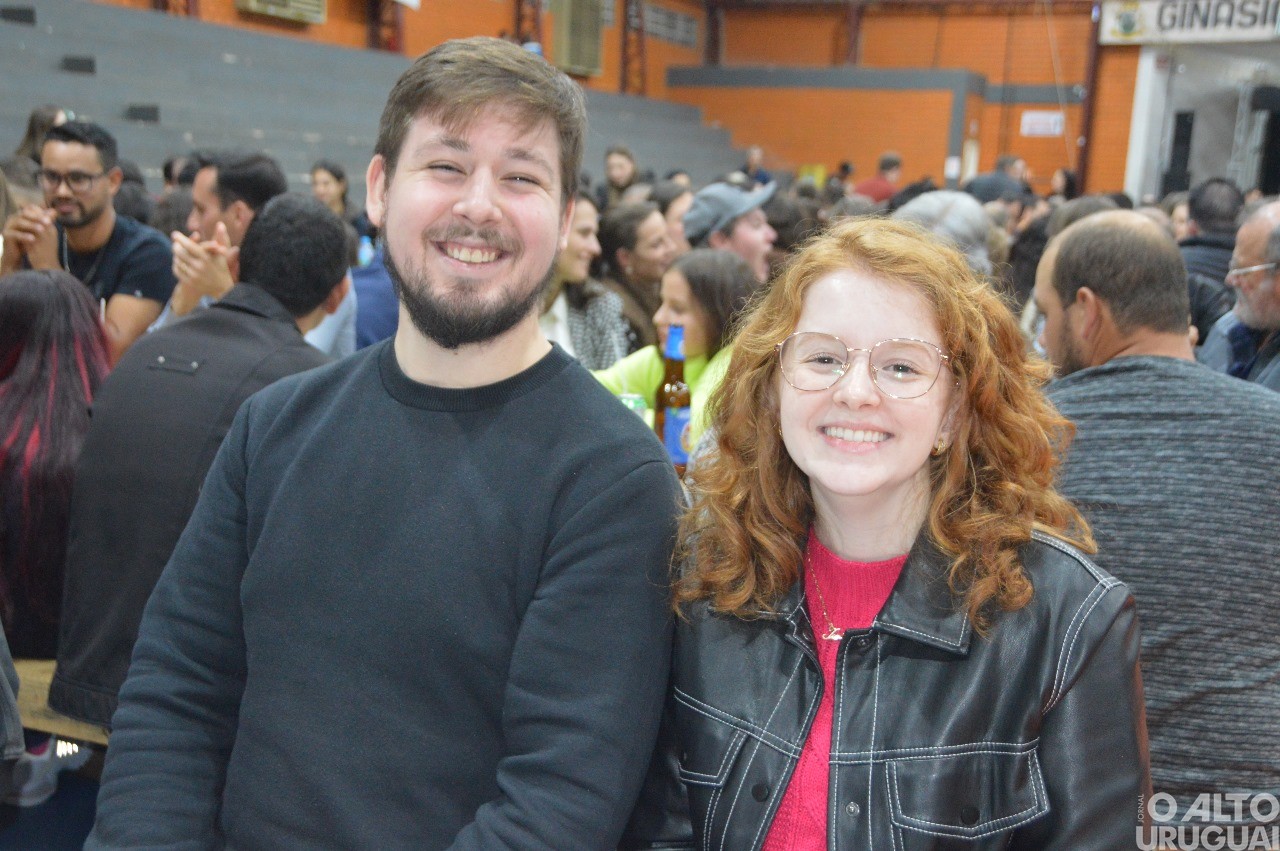 Centenas de pessoas participam da 19ª Festa do Leitão