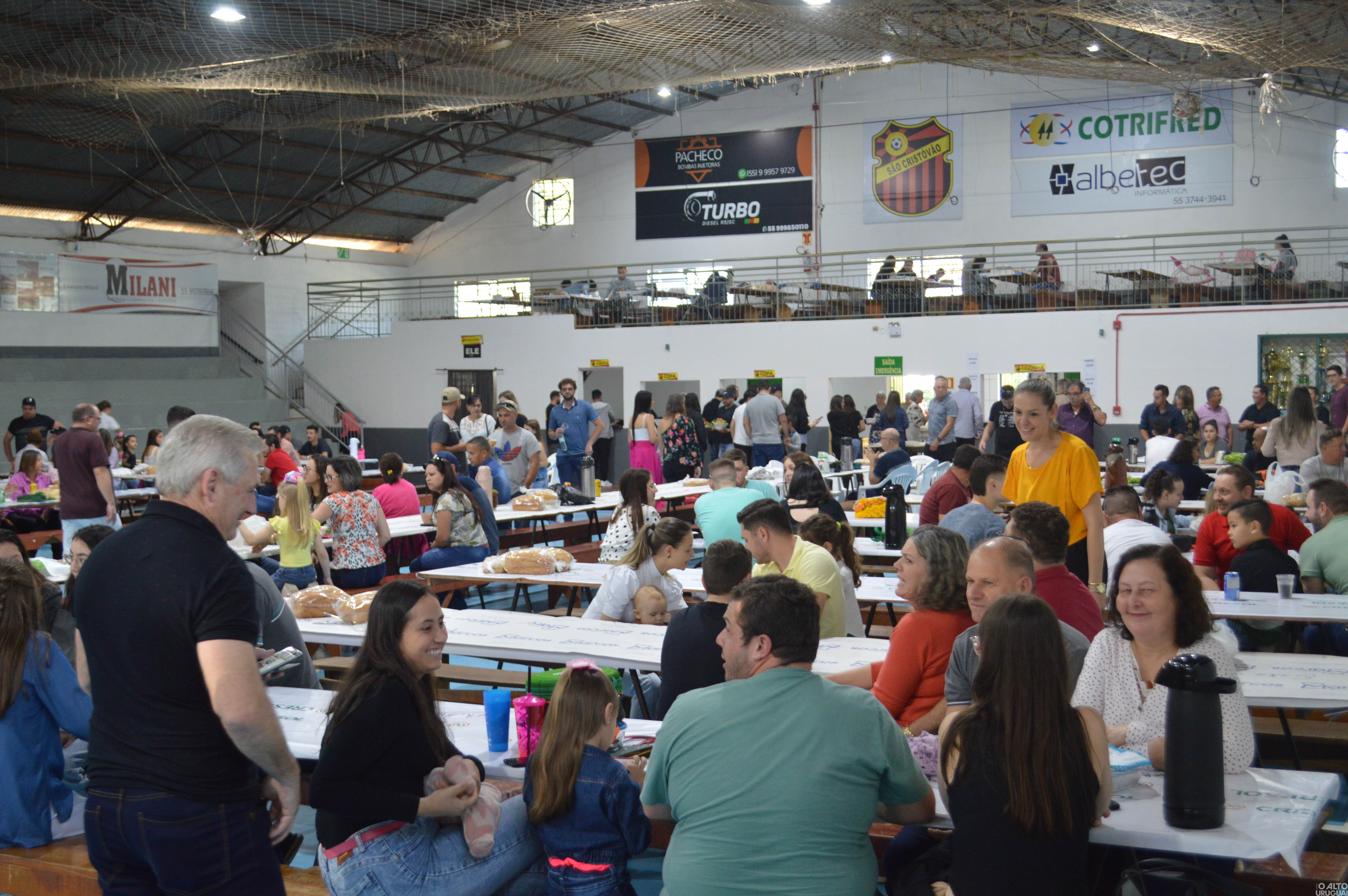 Festa em homenagem a São Cristóvão reúne centenas de pessoas em FW