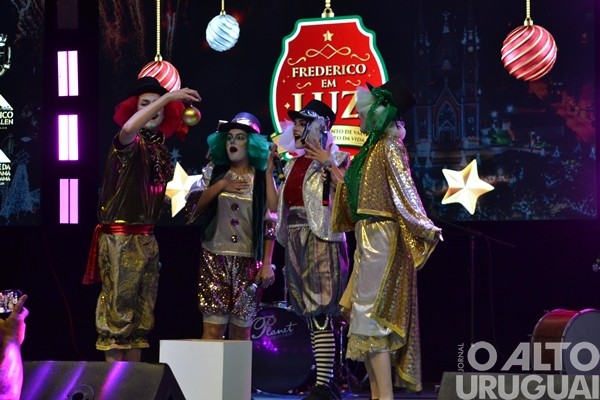 Frederico em Luz acende o espírito de natal na Praça da Matriz