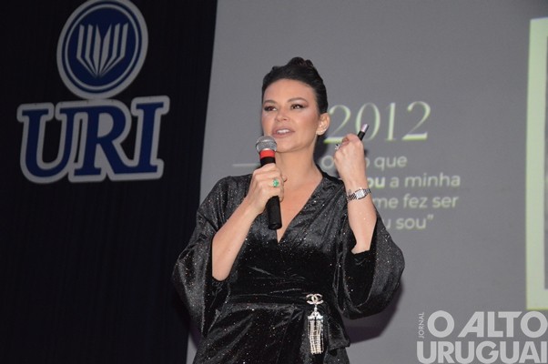 Mais de 800 pessoas participam de palestra com Leila Ama em FW
