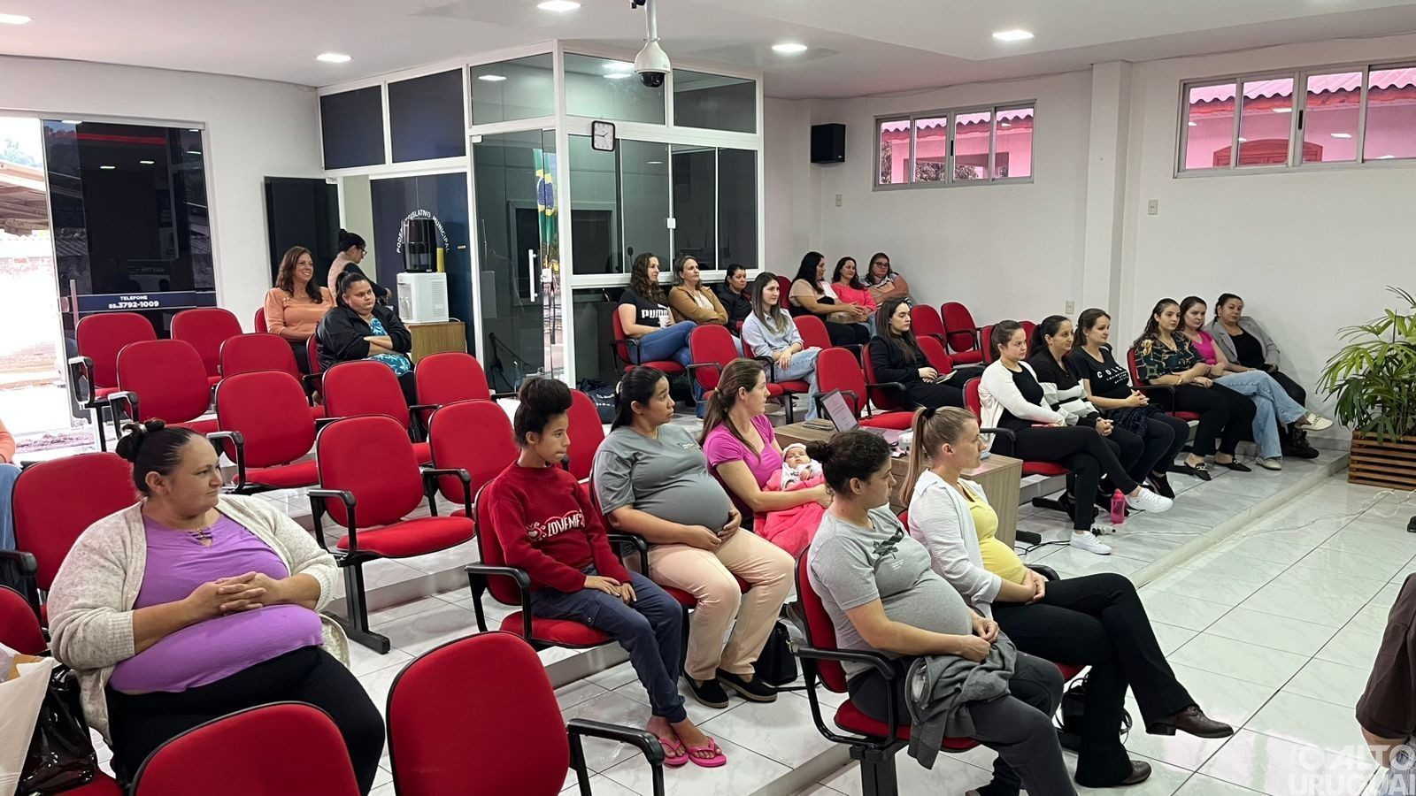 Pinheirinho do Vale promove palestras sobre amamentação