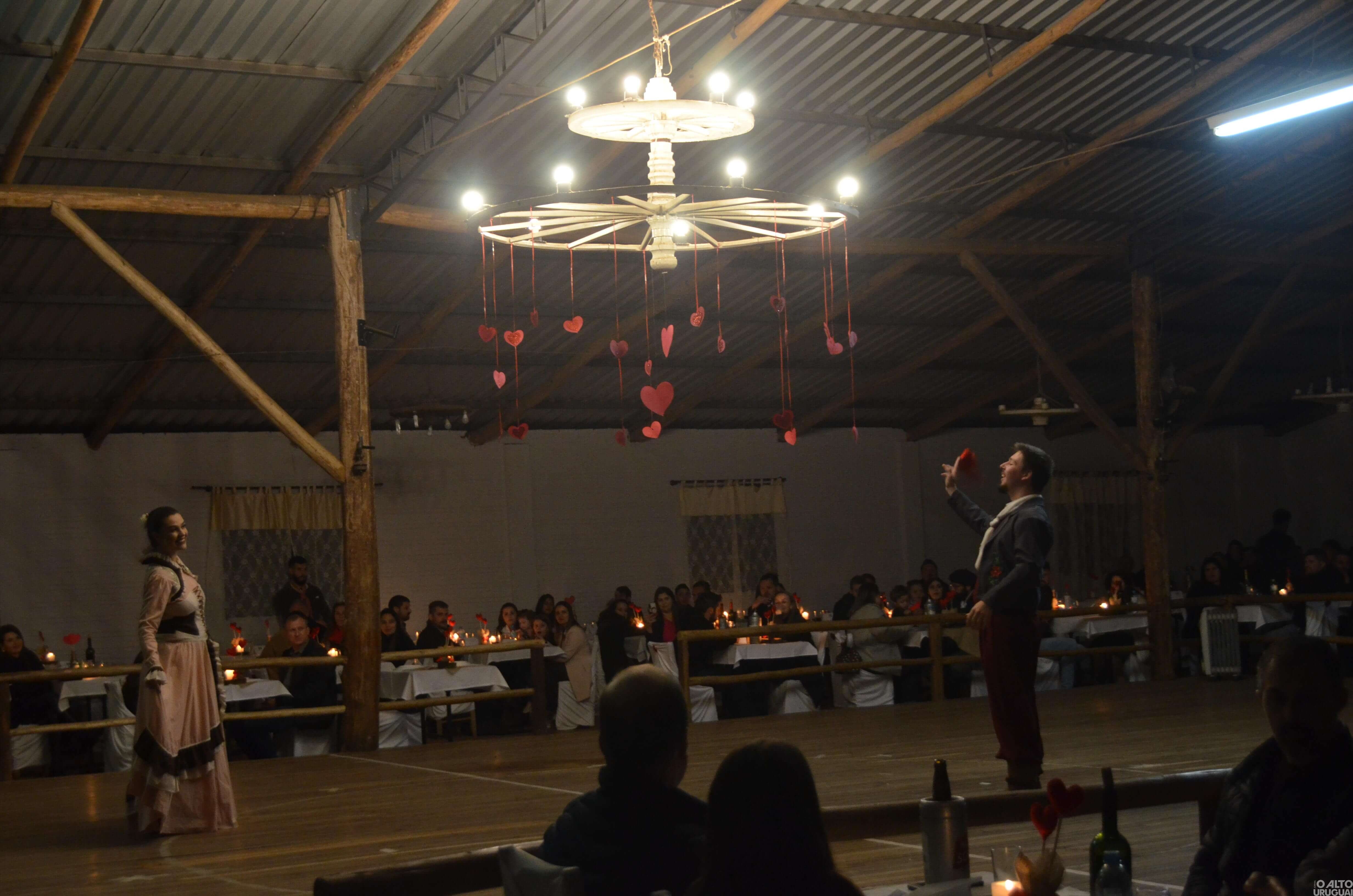 Noite do Galanteio reúne casais no CTG Rodeio da Querência