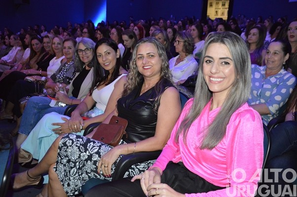 Mais de 800 pessoas participam de palestra com Leila Ama em FW