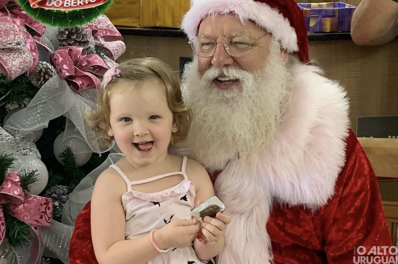 Supermercado Bertoletti recebe a visita do Papai Noel
