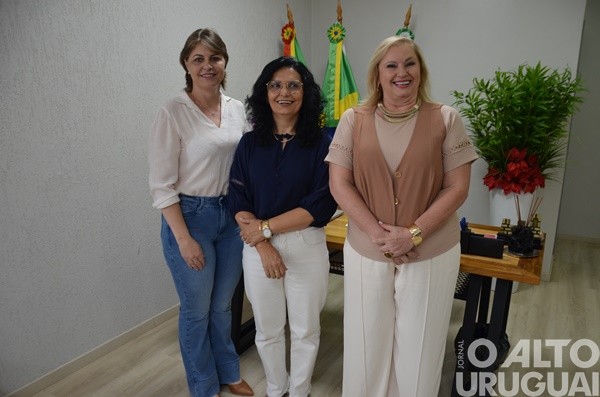 Encontro reúne três prefeitas em exercício da região