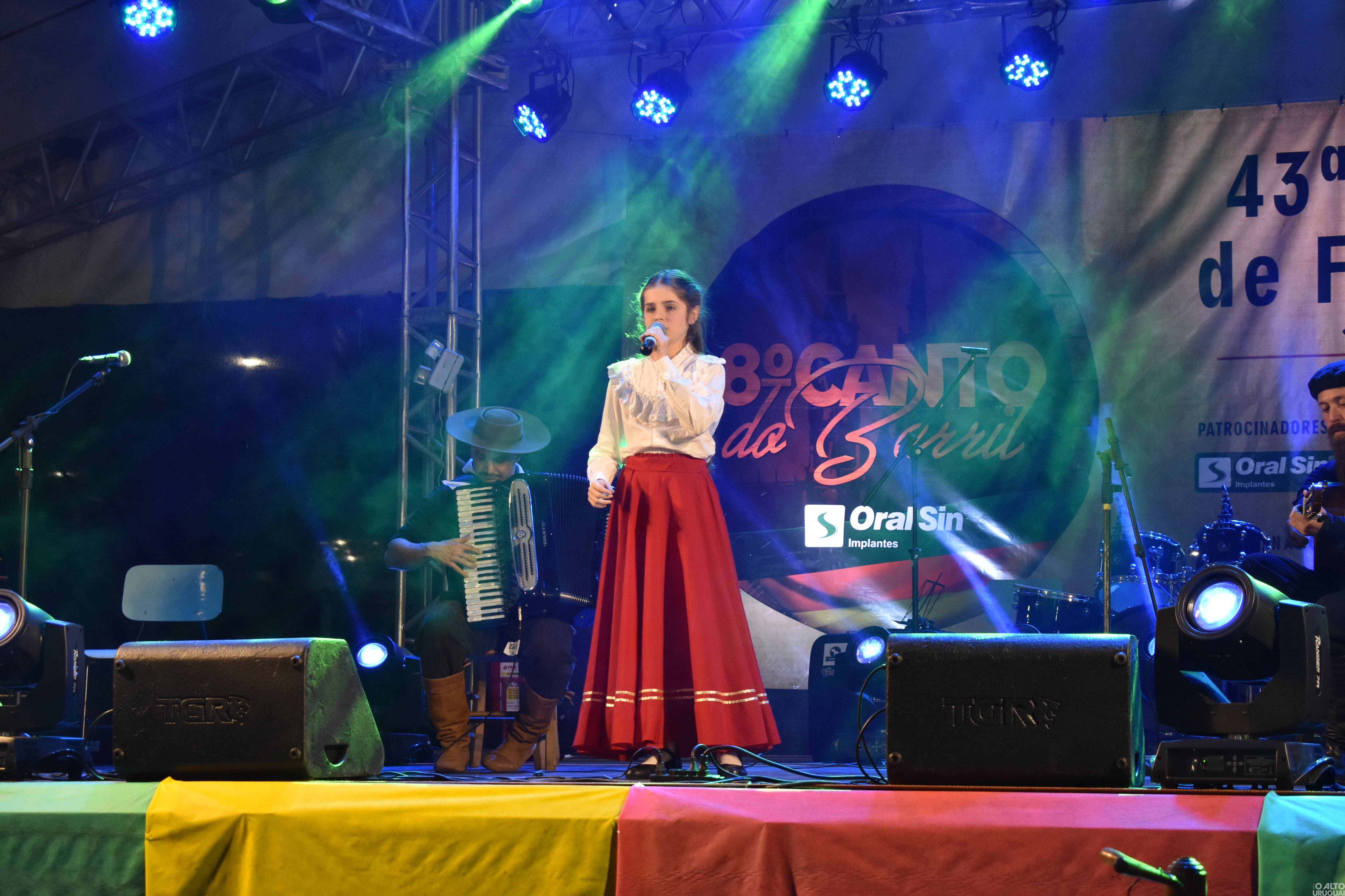 Primeira noite do Canto do Barril reúne grande público