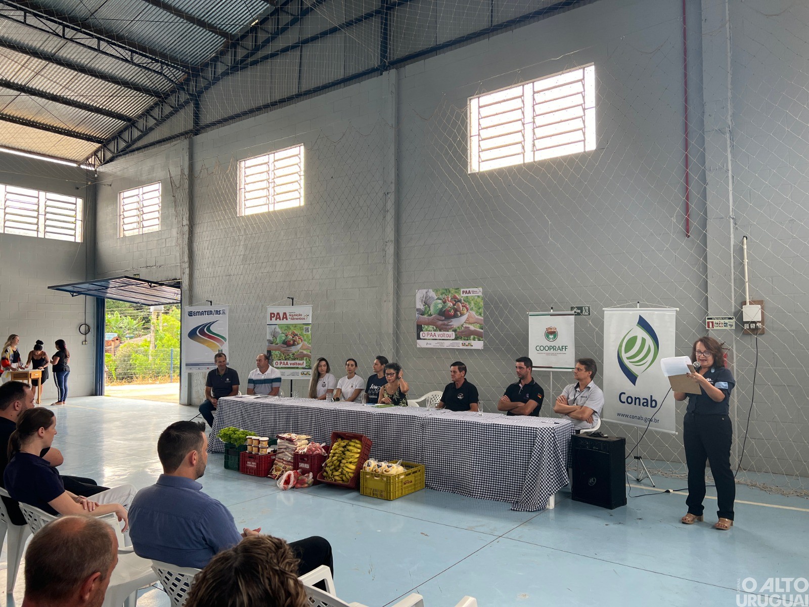 Conab e cooperativas da região formalizam contratos do PAA