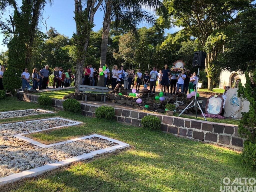 Dezenas de fiéis participam da Romaria de Schoenstatt