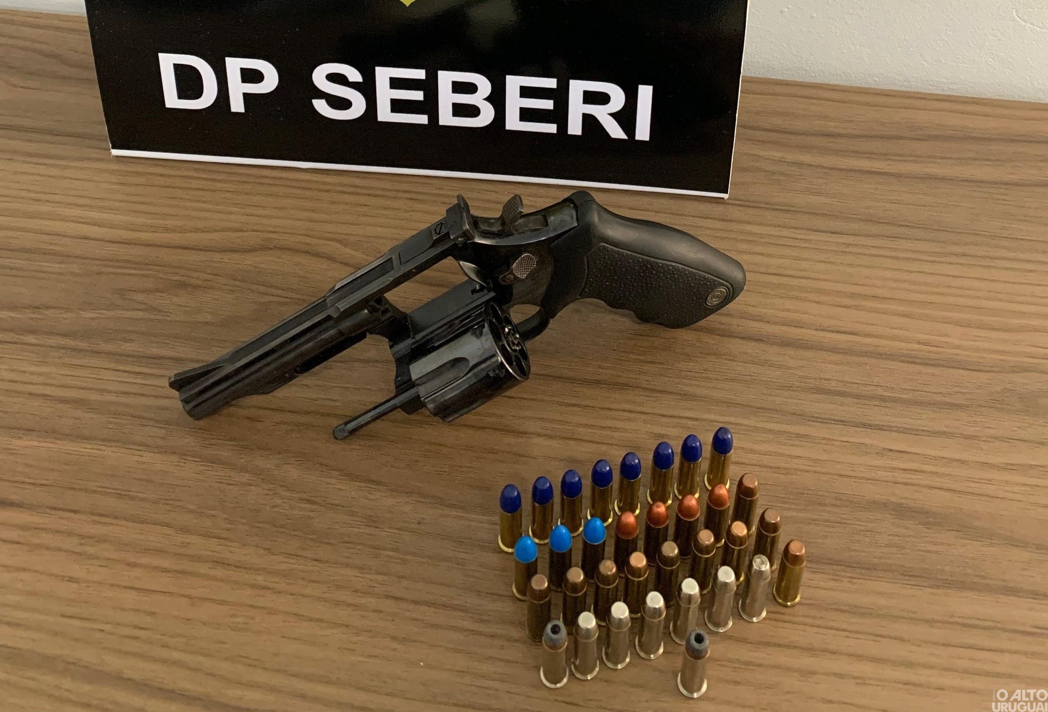 Polícia Civil apreende revólver e mais de 30 munições em Seberi