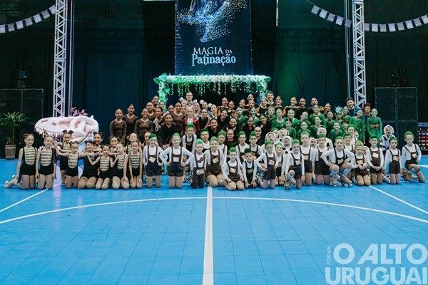 Clube Magia da Patinação encanta Frederico Westphalen com espetáculo ecológico