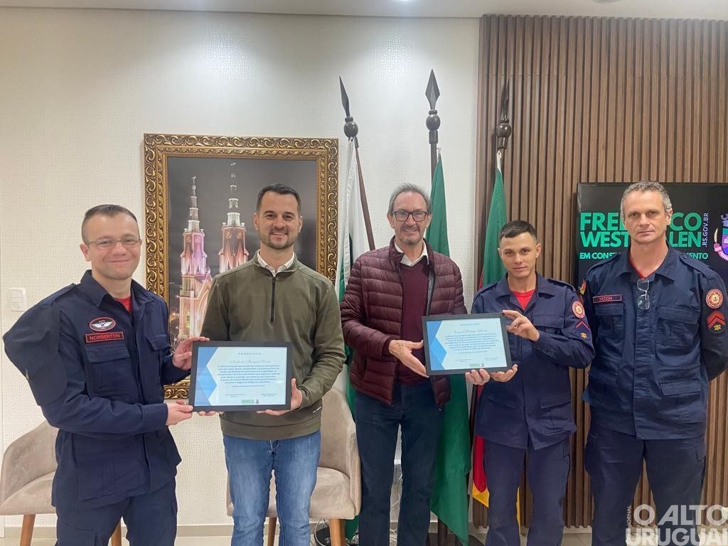 Bombeiros de FW são homenageados pela administração municipal