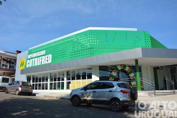 Cotrifred reinaugura supermercado em Iraí