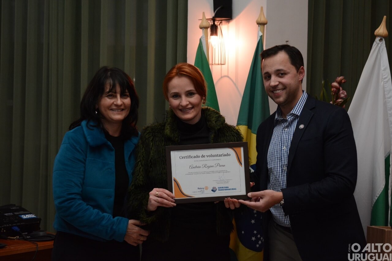 Rotary Barril entrega certificado de voluntariado para companheiros em FW