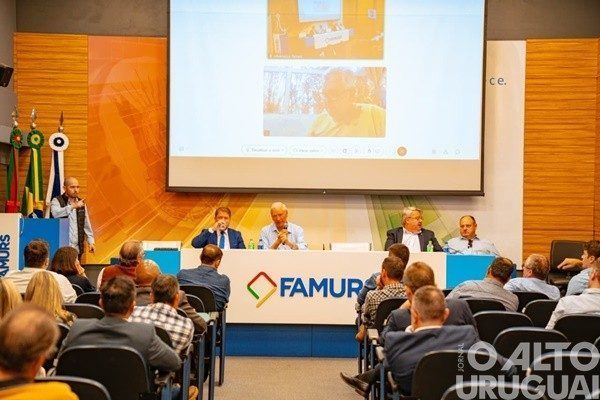 Entidades articulam medidas por socorro a agricultores endividados no RS em evento na Famurs