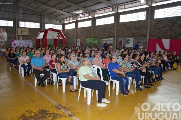 Centenas de mulheres participam de encontro em Jaboticaba