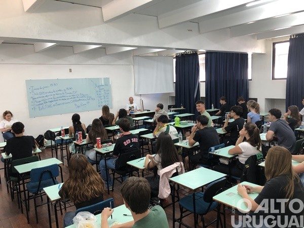 Primeiro dia de provas do Enem tem 24,1% de abstenção em FW