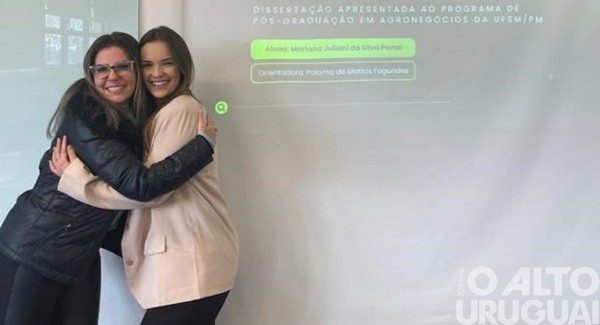 Egressa vence prêmio nacional com dissertação sobre e-commerce no agronegócio