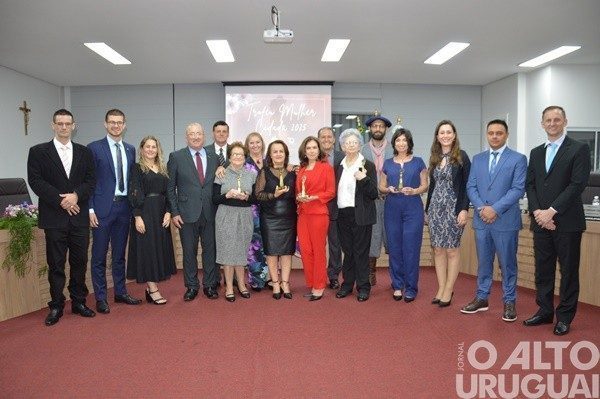 Câmara de FW realiza sessão solene do Troféu Mulher Cidadã