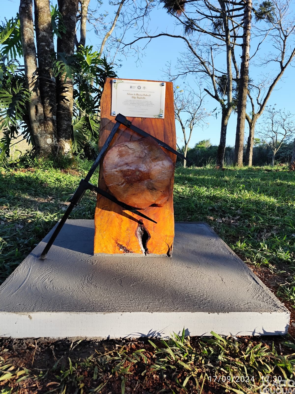 UFSM-FW realiza ato em homenagem a professores mortos em assalto
