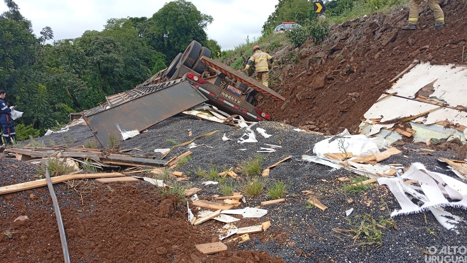 Motorista morre após tombamento de caminhão no km 38 da BR-386 em FW