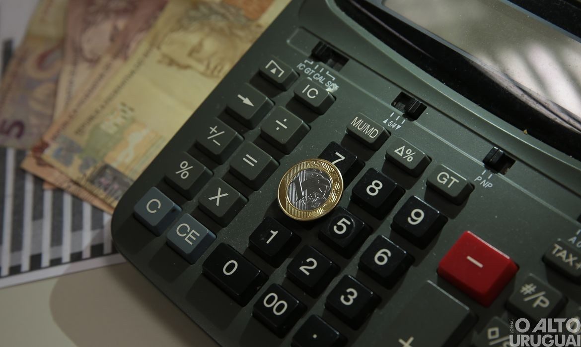 Receita paga lote residual de restituição