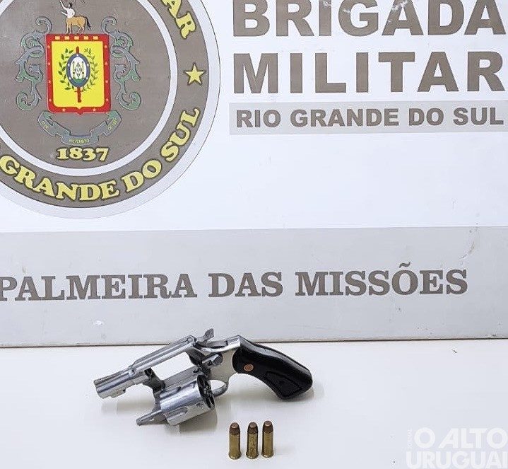 Brigada Militar prende mulher por porte ilegal de arma em Palmeira das Missões