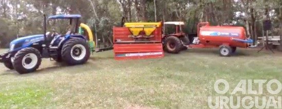 Poder Executivo de Planalto recebe trator agrícola