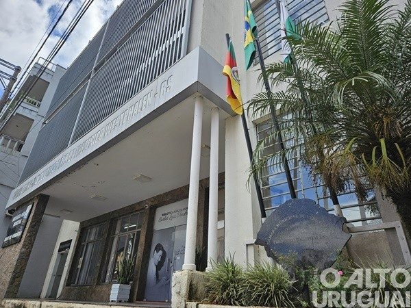 Câmara de Vereadores de FW adota turno único
