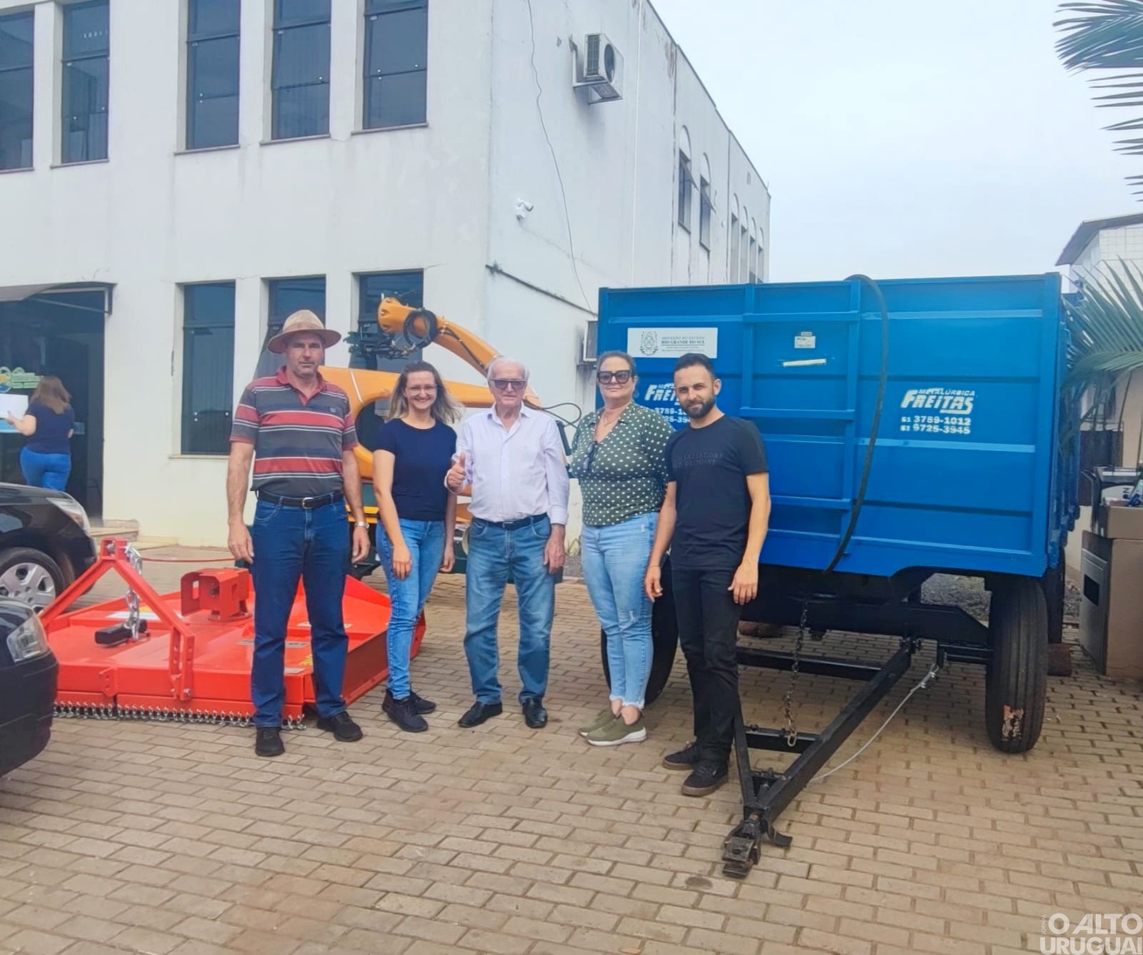 "Nossos colonos e motoristas contribuindo para o desenvolvimento de Palmitinho"