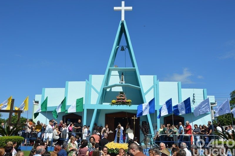 Festa de Nossa Senhora Aparecida reúne centenas de fiéis no bairro Aparecida