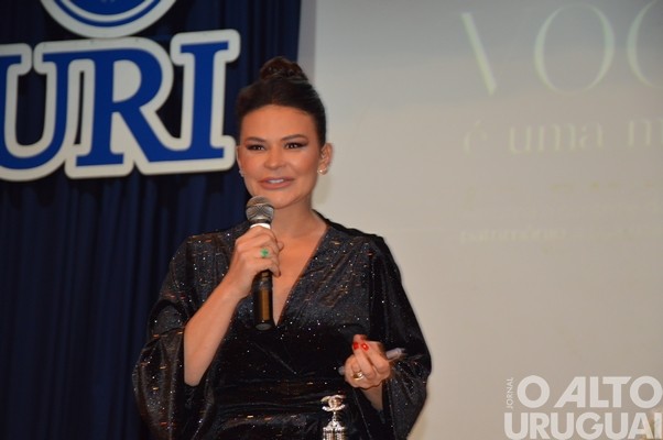 Mais de 800 pessoas participam de palestra com Leila Ama em FW