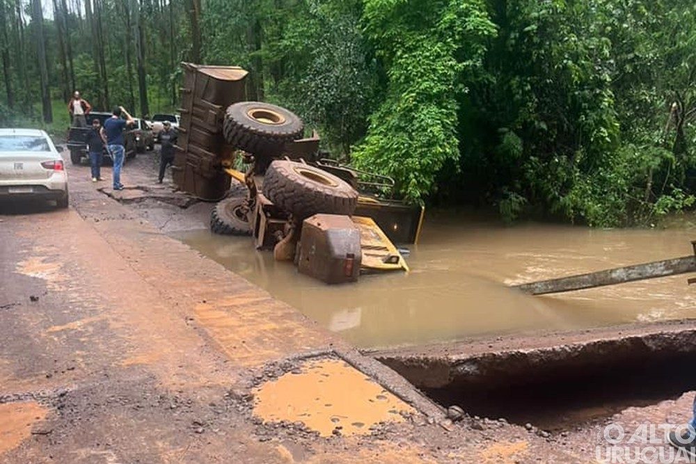 Ponte entre Ametista do Sul e Rodeio Bonito cede e causa acidente