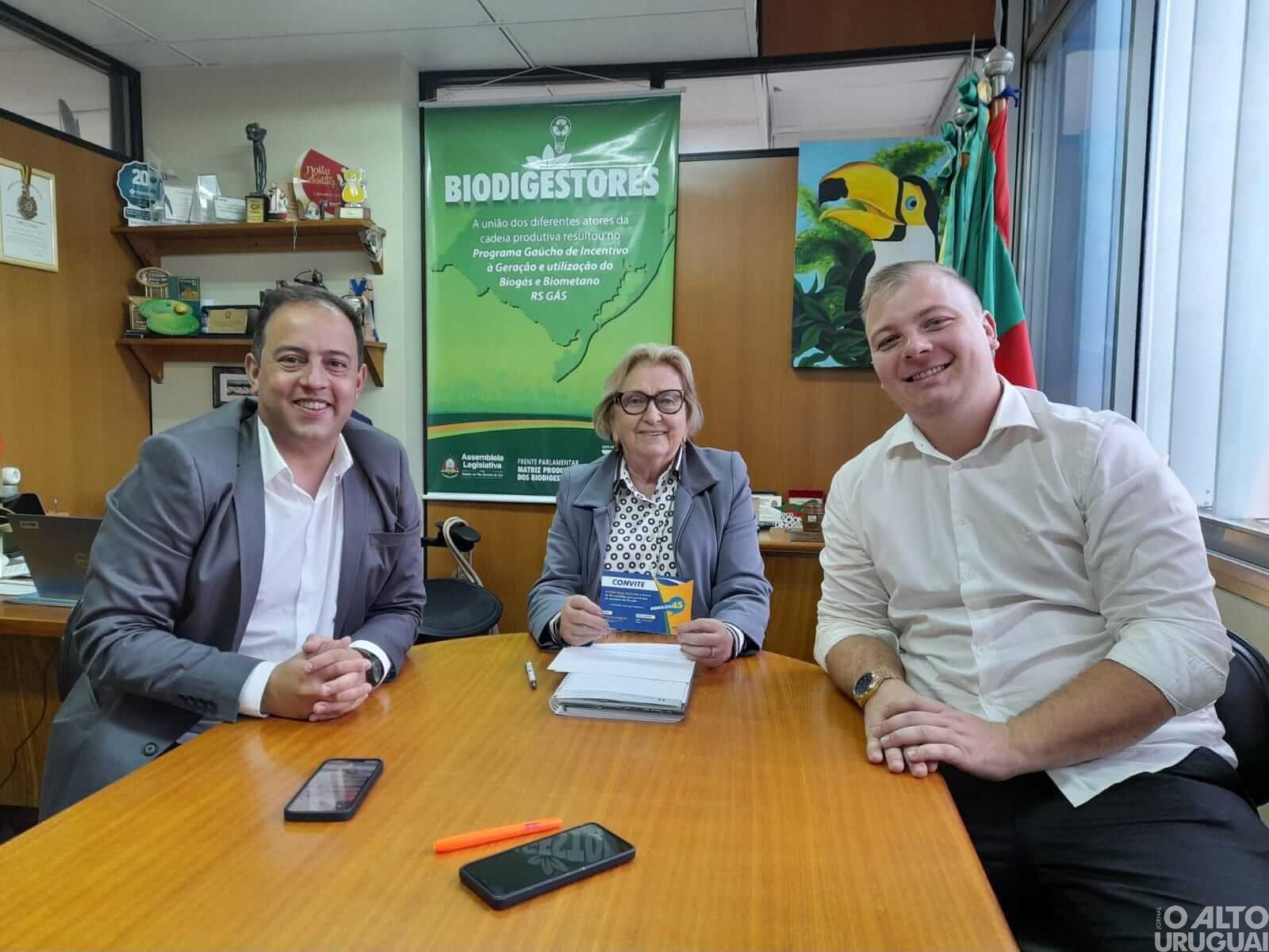 Vereadores frederiquense convidam deputada para encontro partidário em FW