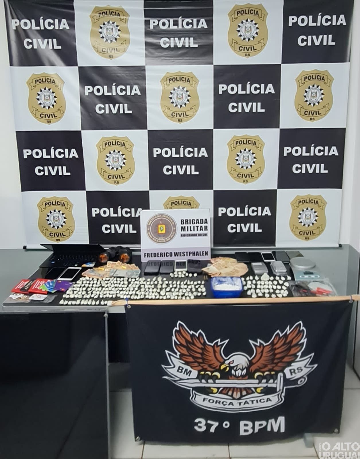 Polícia Civil e Brigada Militar prendem seis pessoas por tráfico de drogas em FW