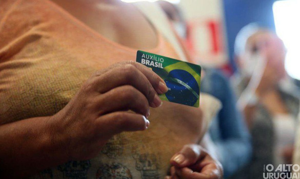 Divulgado calendário de pagamentos do Auxílio Brasil para 2023