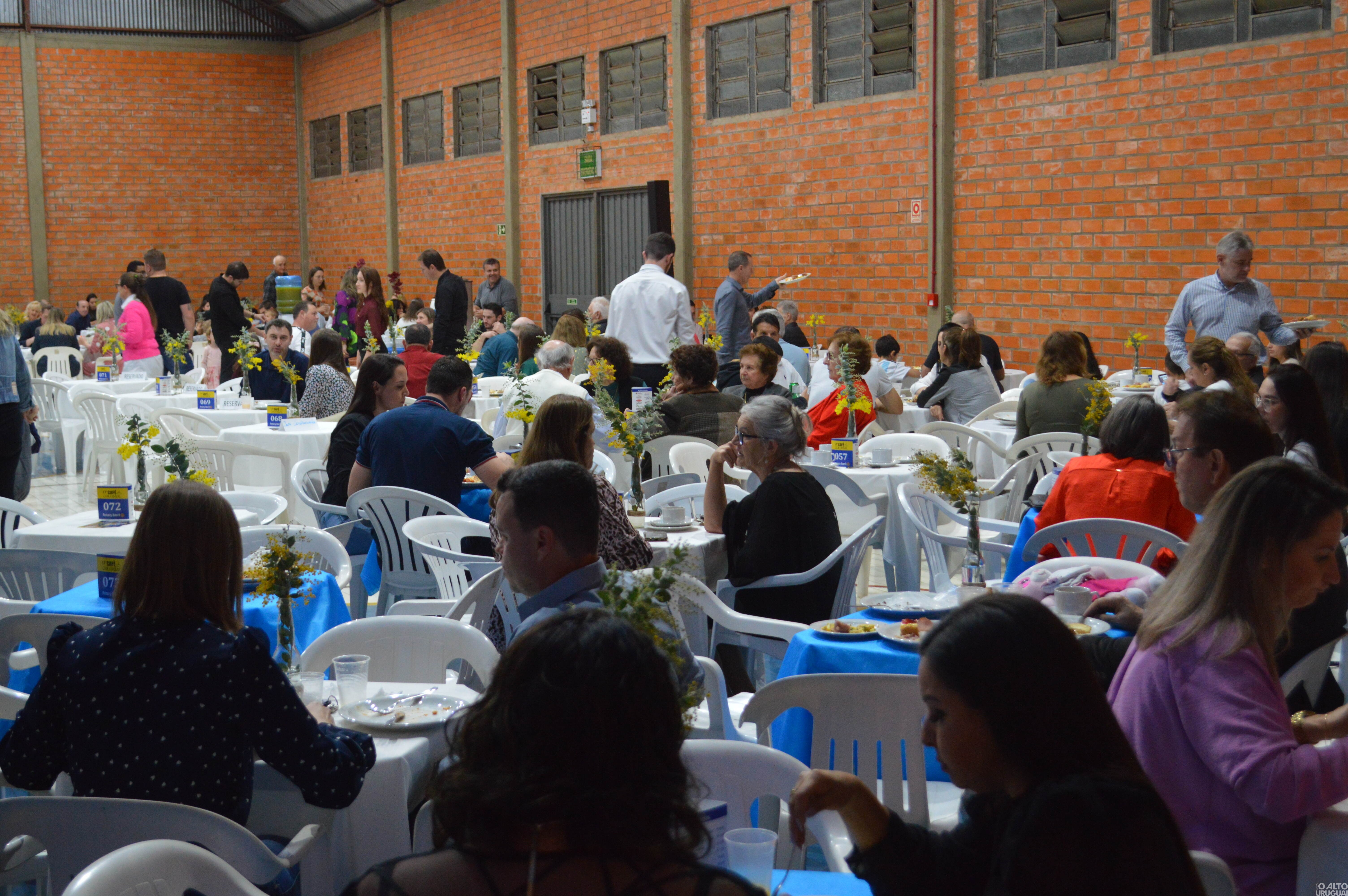 Mais de 300 pessoas participam do 17º Café Colonial do Rotary Barril