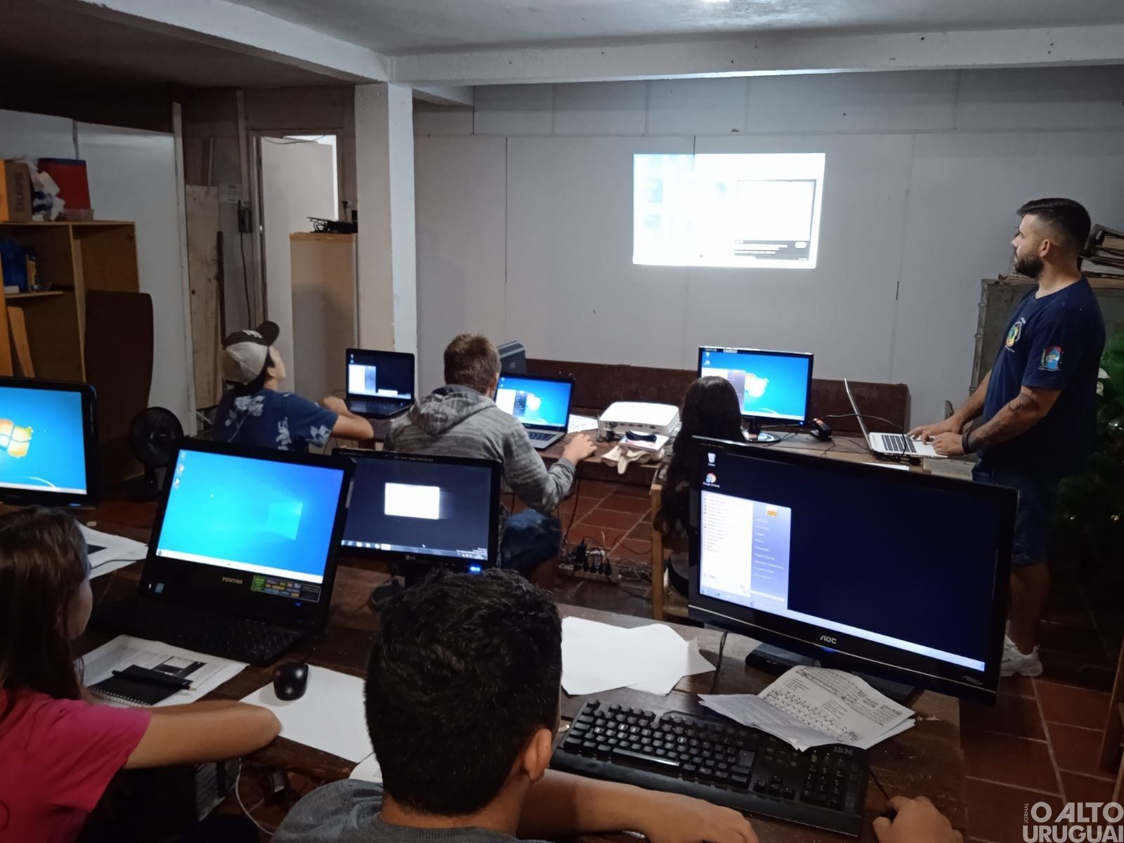 Legislativo de Vicente Dutra promove curso de informática para jovens vicentinos