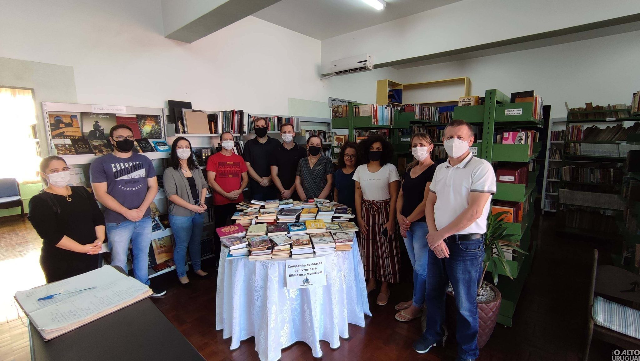 Biblioteca Municipal de FW recebe mais de 200 livros do Poder Legislativo