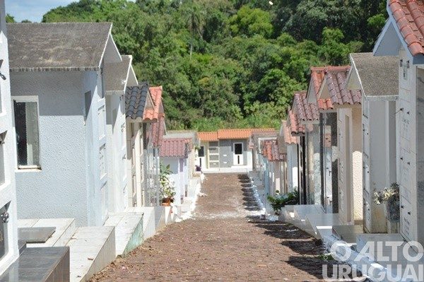 Audiência pública debate regulamentação dos cemitérios e serviços funerários em FW