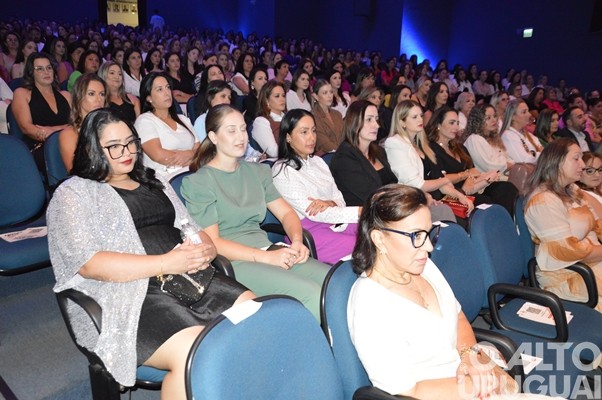 Mais de 800 pessoas participam de palestra com Leila Ama em FW
