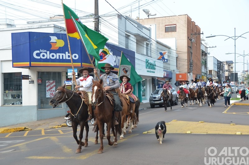 CTG Rodeio da Querência faz programação em homenagem ao Dia do Gaúcho