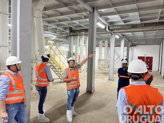 JBS apresenta a estrutura da fábrica de ração em Seberi