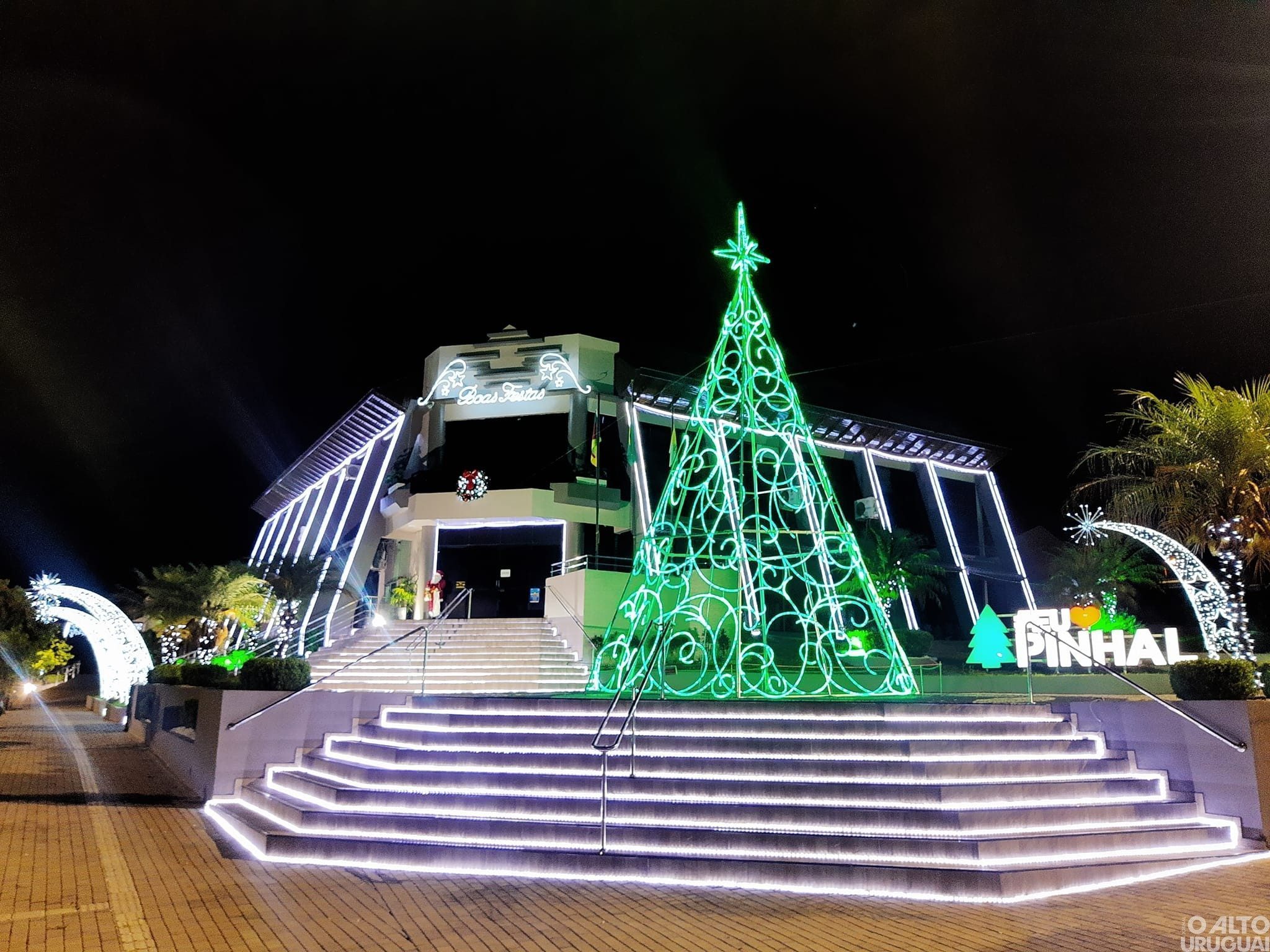 Comitiva do Papai Noel chega a Pinhal