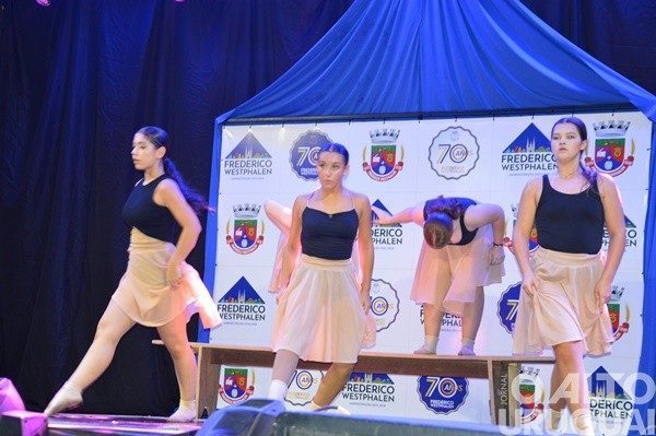 Cultura e movimento marcam noite de comemoração no Calçadão de FW