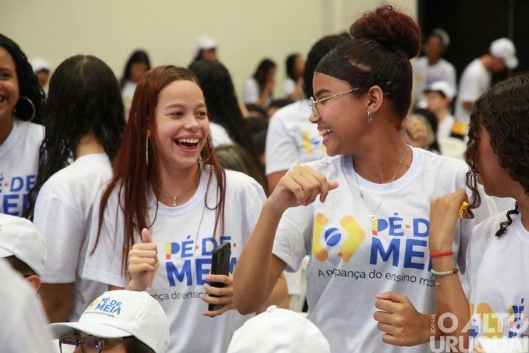 Quarta parcela do Pé-de-Meia começa a ser paga a estudantes