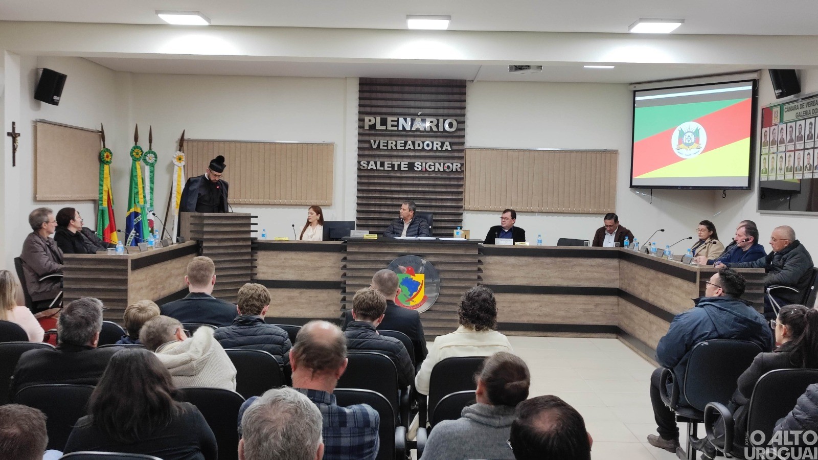 Poder Legislativo de Pinhal concede homenagem ao padre Lucas Folego