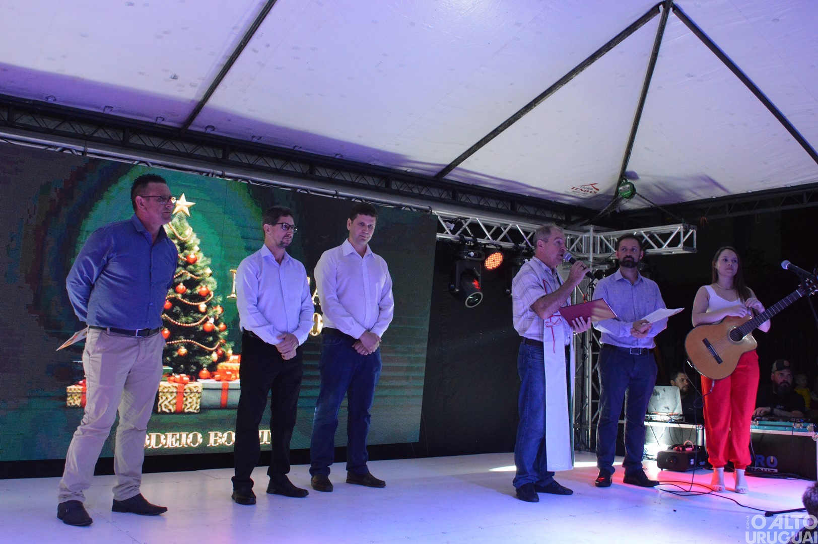 Acendimento de luzes marca a abertura oficial de Natal em Rodeio Bonito
