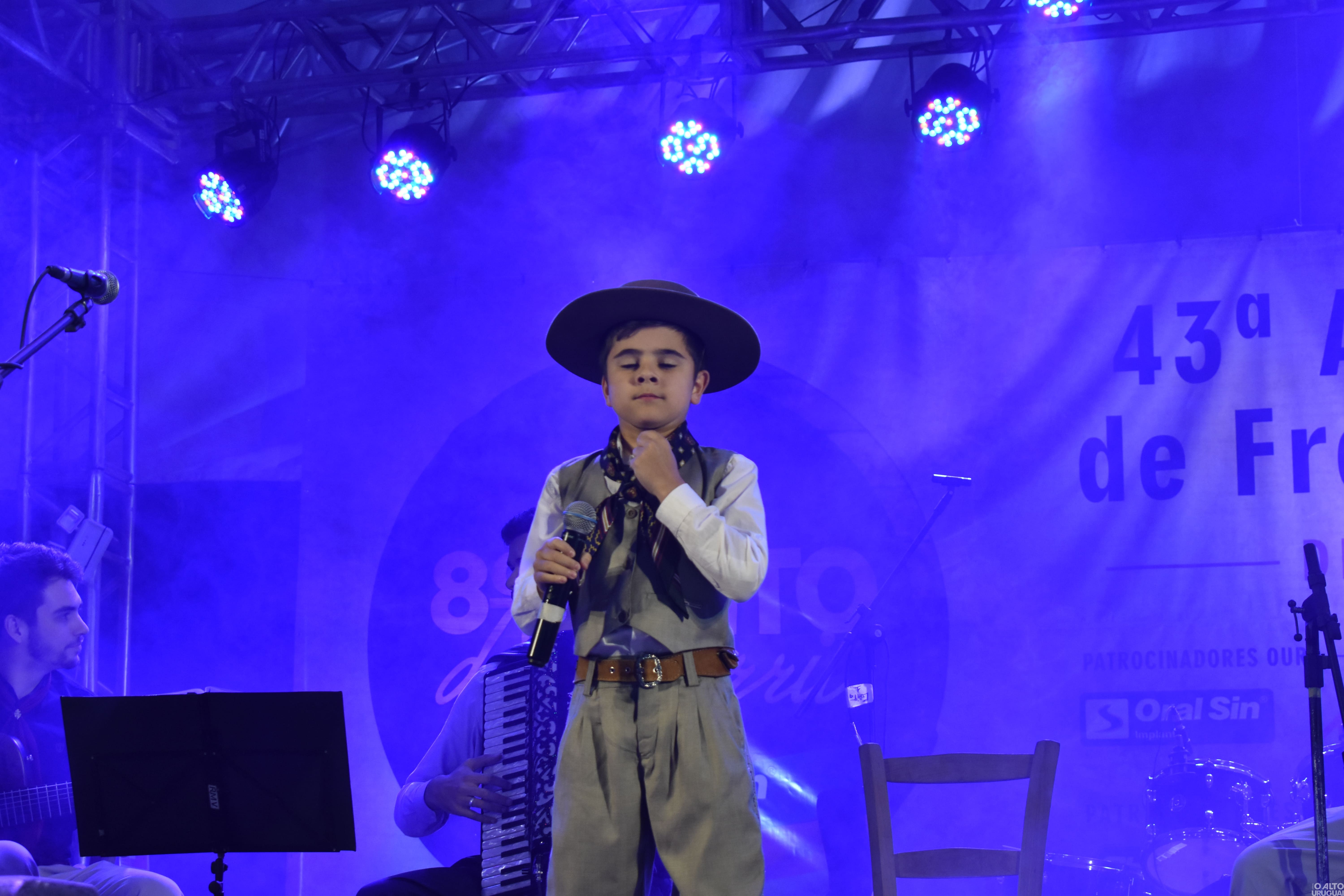 Primeira noite do Canto do Barril reúne grande público