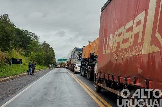 Manifestantes bloqueiam BR-386 em Iraí